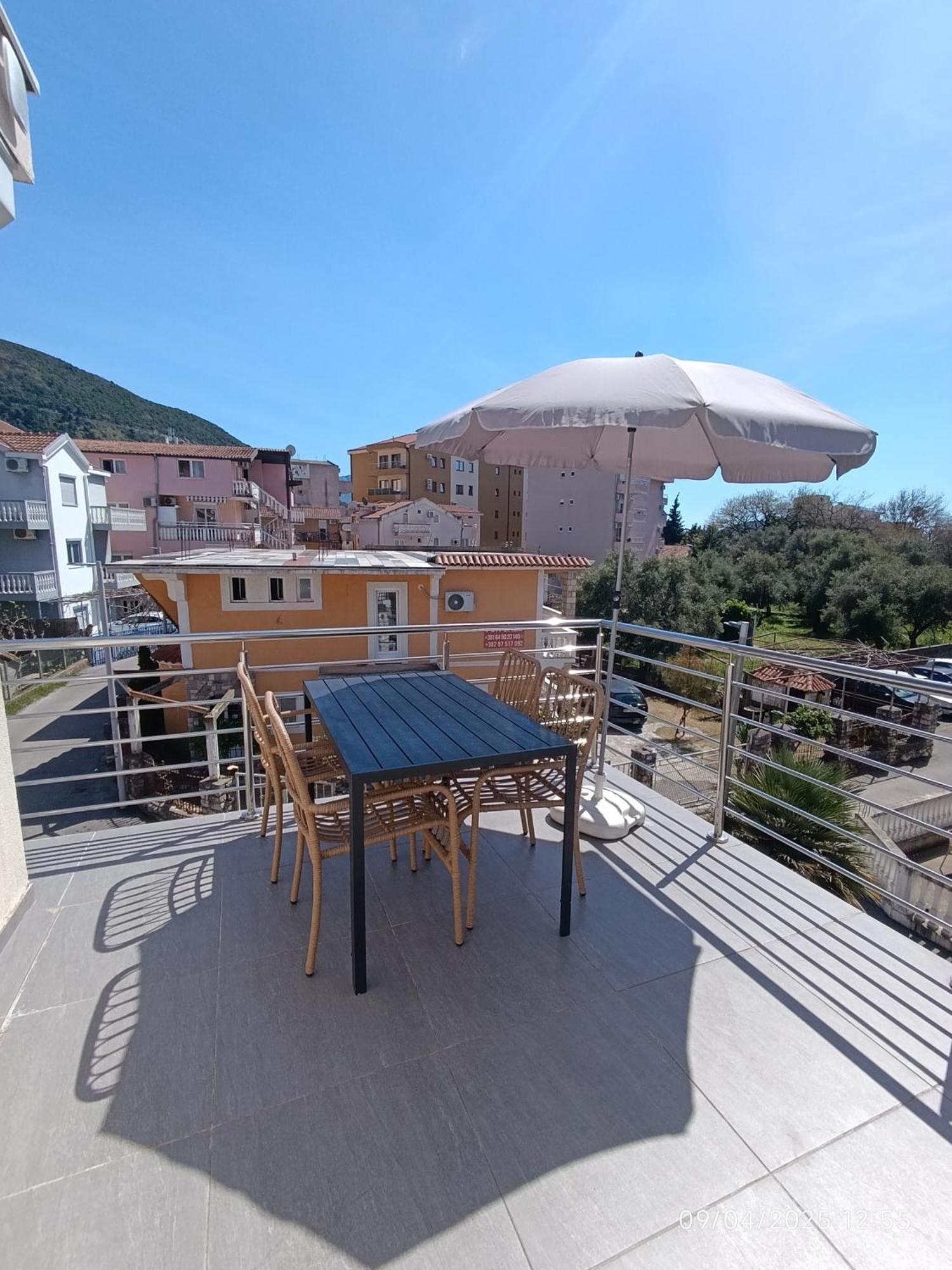Sun Apartment *